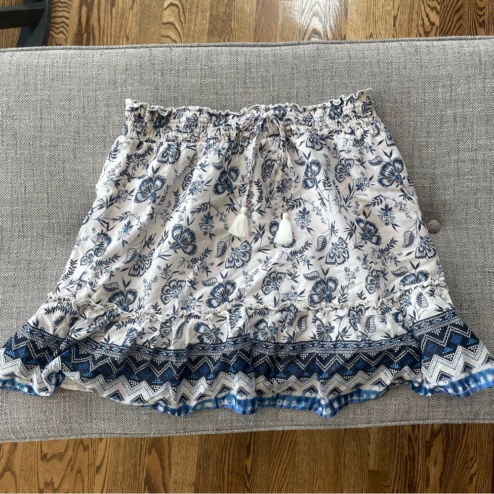 BeachLunchLounge Floral Boho Skirt. 18 inch length. Stretch waistband